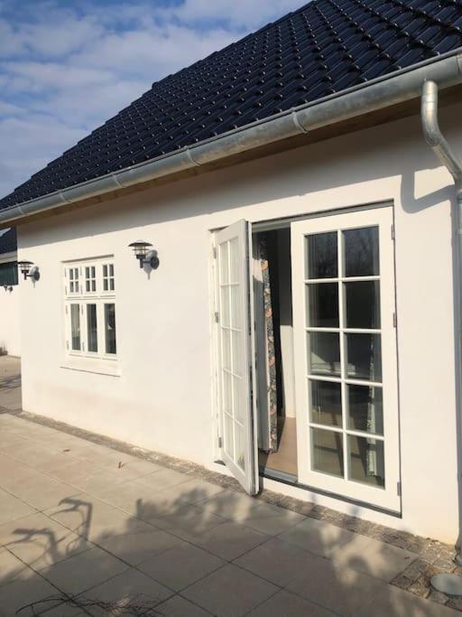 Cozy, Quiet Guest House Perfect For Business Or Pleasure ヒレレズ エクステリア 写真