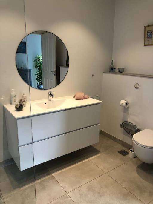 Cozy, Quiet Guest House Perfect For Business Or Pleasure ヒレレズ エクステリア 写真