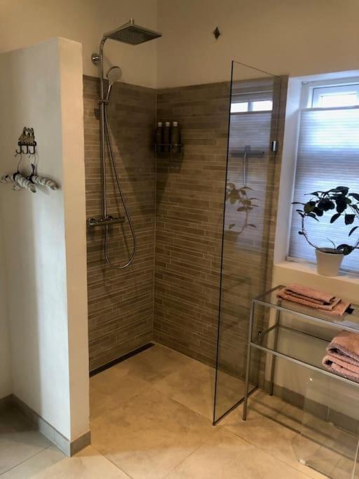 Cozy, Quiet Guest House Perfect For Business Or Pleasure ヒレレズ エクステリア 写真
