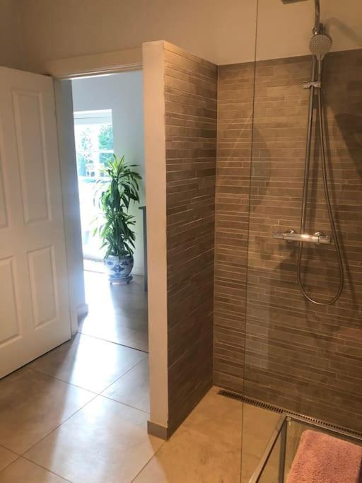 Cozy, Quiet Guest House Perfect For Business Or Pleasure ヒレレズ エクステリア 写真