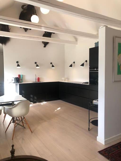 Cozy, Quiet Guest House Perfect For Business Or Pleasure ヒレレズ エクステリア 写真