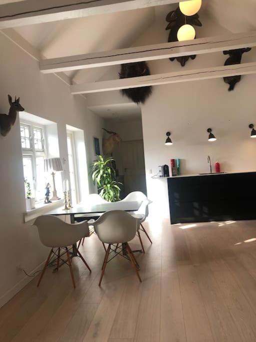 Cozy, Quiet Guest House Perfect For Business Or Pleasure ヒレレズ エクステリア 写真