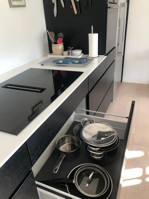 Cozy, Quiet Guest House Perfect For Business Or Pleasure ヒレレズ エクステリア 写真