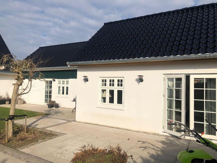 Cozy, Quiet Guest House Perfect For Business Or Pleasure ヒレレズ エクステリア 写真